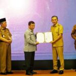 Wakil Bupati Muaro Jambi Junaidi Mahir terima sertifikat kekayaan intelektual Gambang Dano Lamo