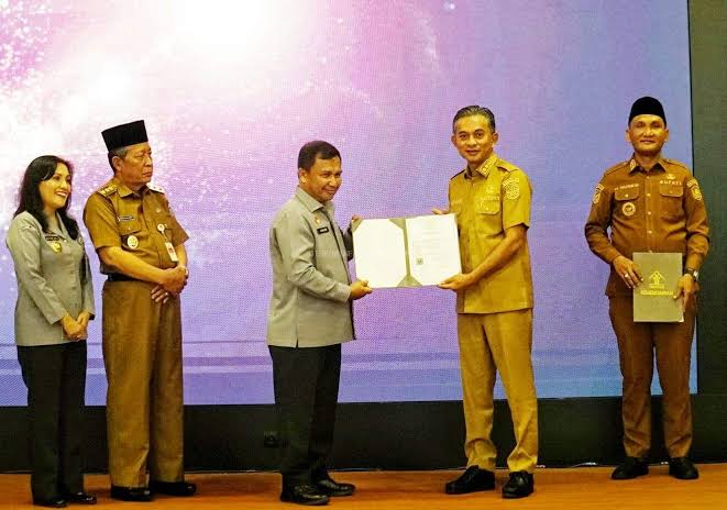Wakil Bupati Muaro Jambi Junaidi Mahir terima sertifikat kekayaan intelektual Gambang Dano Lamo
